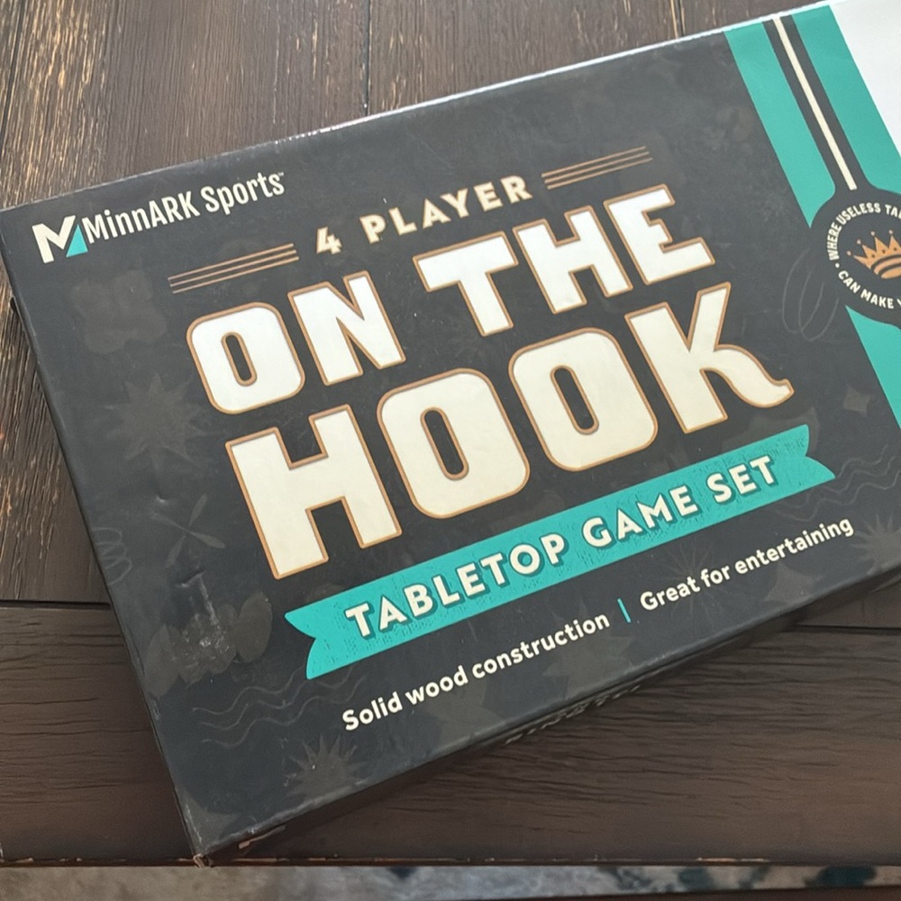 On The Hook Tabletop Game Set - Brown wood 4 Player BRAND NEW IN BOX UNOPENED - Picture 10 of 10